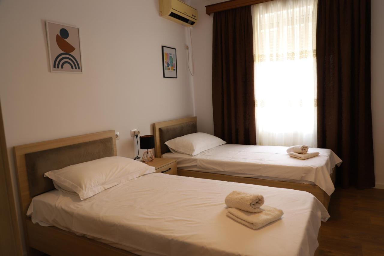 Daniel City Center Apartment Berat Esterno foto