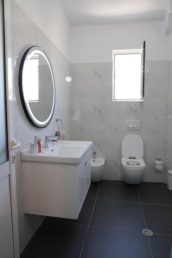 Daniel City Center Apartment Berat Esterno foto