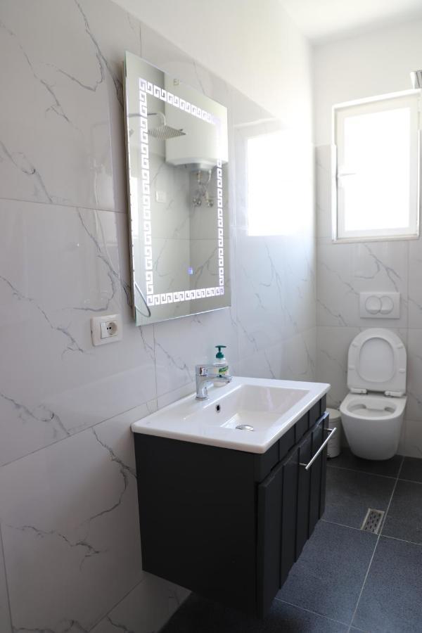 Daniel City Center Apartment Berat Esterno foto