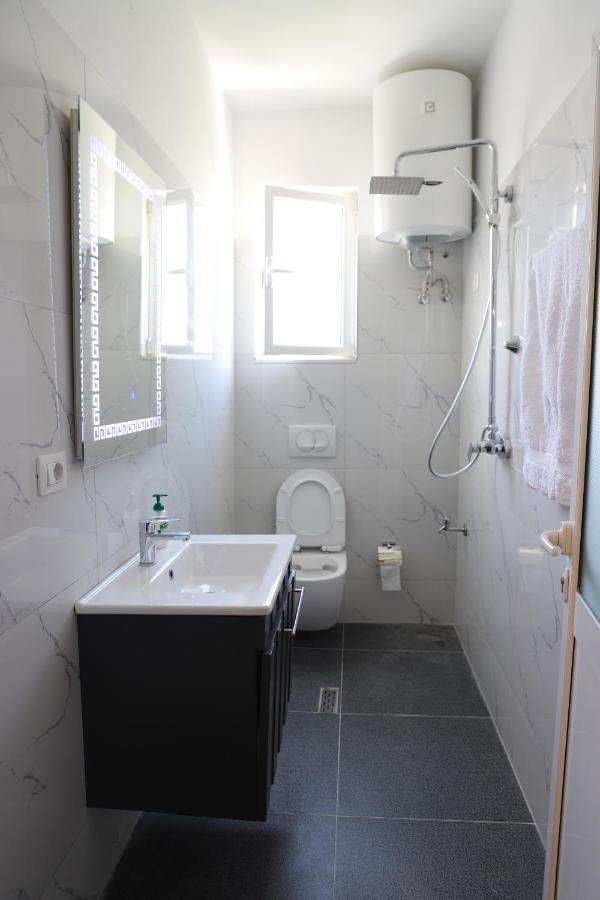 Daniel City Center Apartment Berat Esterno foto