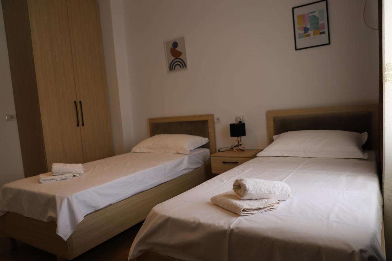 Daniel City Center Apartment Berat Esterno foto