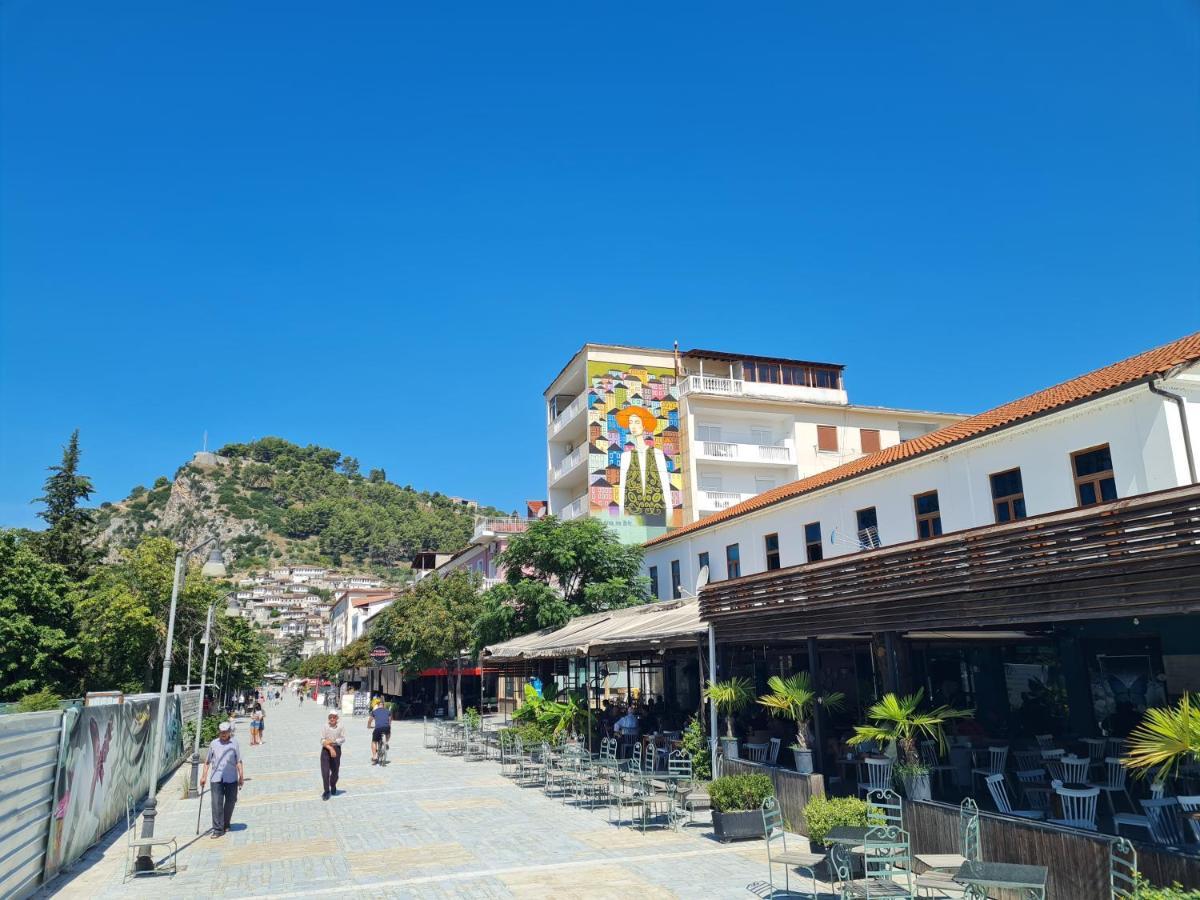 Daniel City Center Apartment Berat Esterno foto